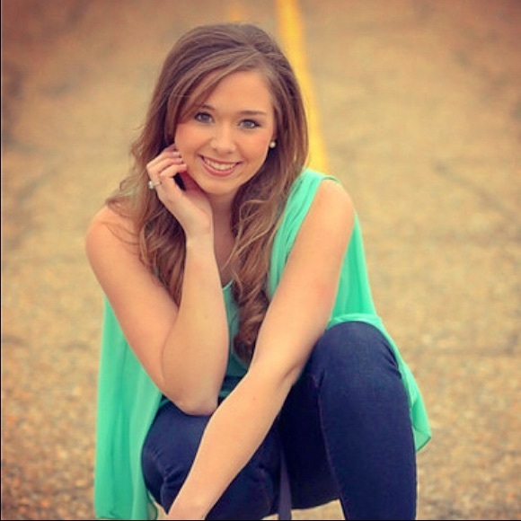 Meet your Posher, Heather - Picture 1 of 4